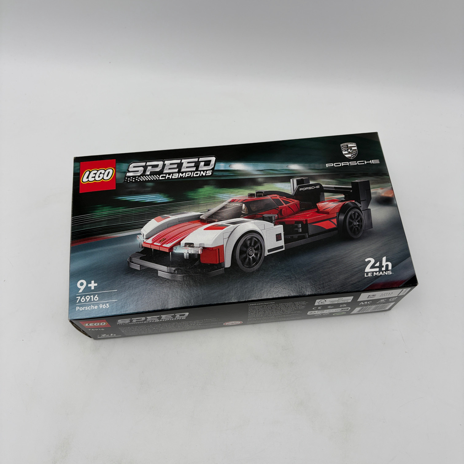 LEGO set 76916